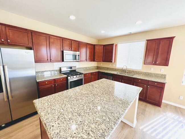 Building Photo - Beautiful 4 Bedroom home