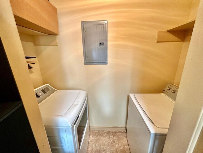 Building Photo - 8216 Casa Verde Rd