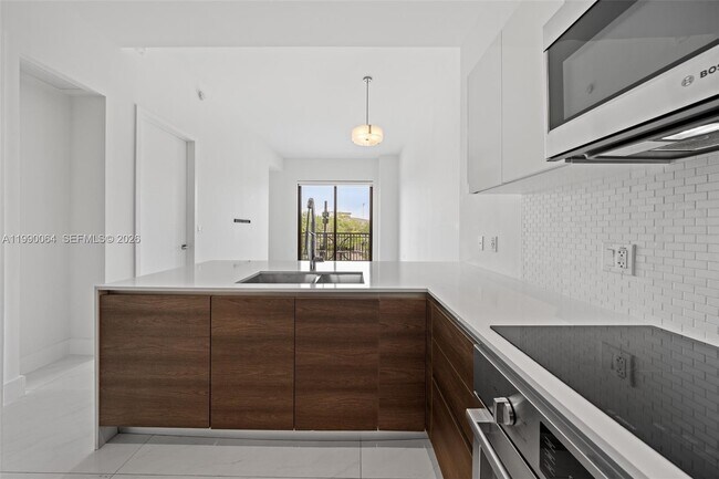 Building Photo - 301 Altara Ave