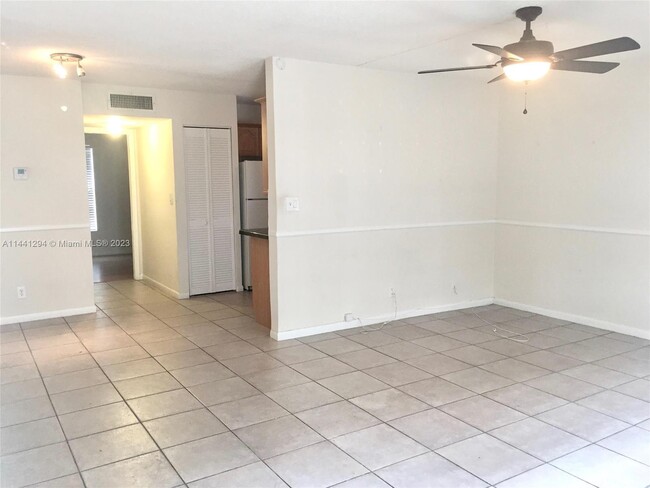 Building Photo - 1100 SE 4th Ave