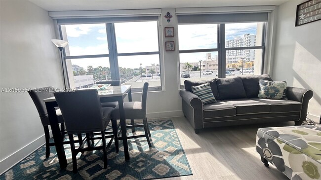 Building Photo - 2899 Collins Ave