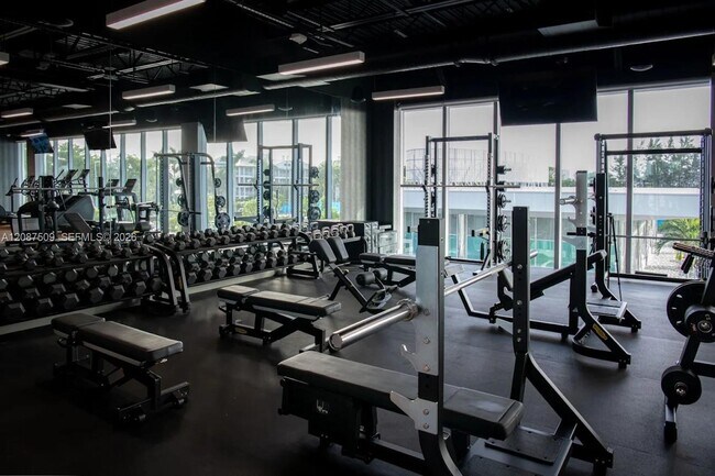 Building Photo - 1170 E Hallandale Beach Blvd