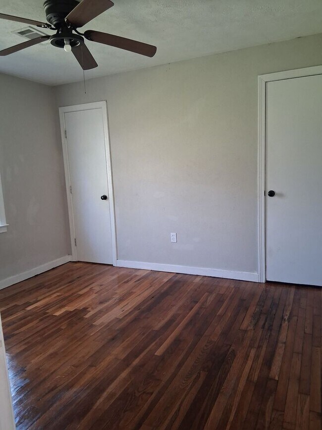 Building Photo - Nice 3 Bed 2 Bath North Jackson Rental on State St