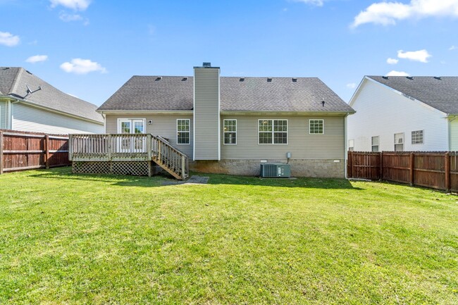 Building Photo - COMING SOON!    Cute home close to shoppin...