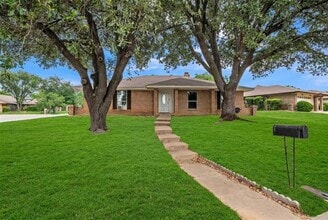 Building Photo - 6801 Penhurst Dr