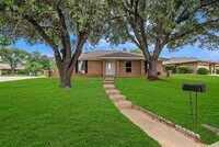 Building Photo - 6801 Penhurst Dr