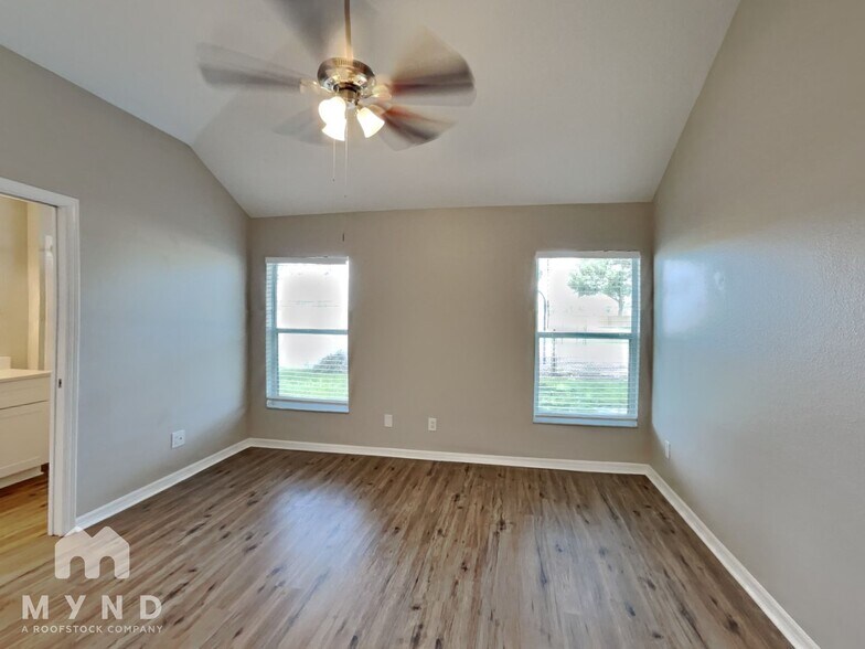 Building Photo - 8721 Persea Ct