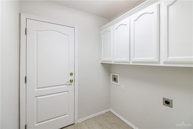 Building Photo - 2801 Summer Breeze Ave