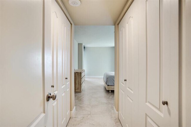 Building Photo - 5510 N Ocean Dr