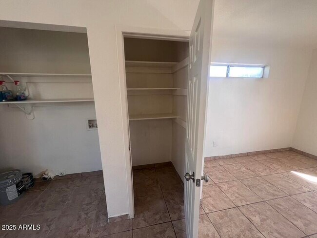 Building Photo - 2549 E Chipman Rd