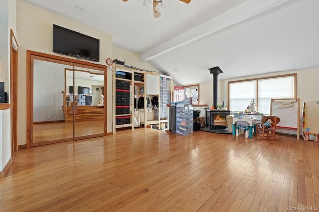 Building Photo - 2881 Meadowcrest Dr