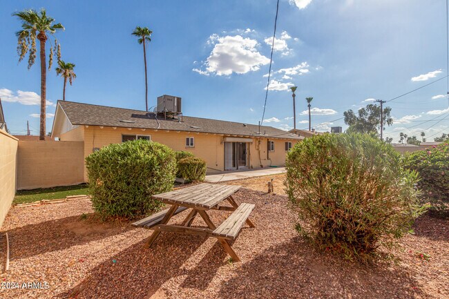 Building Photo - 1854 E Palmcroft Dr