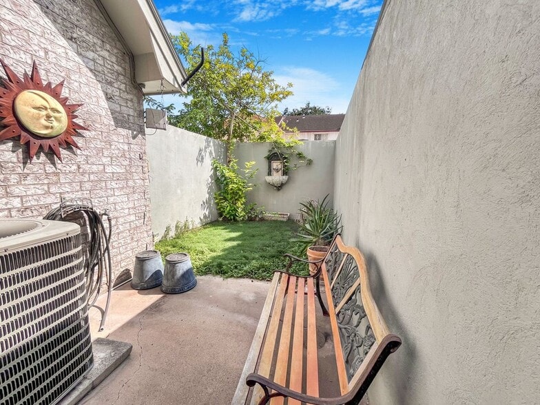 Building Photo - 3113 S Casa Linda St