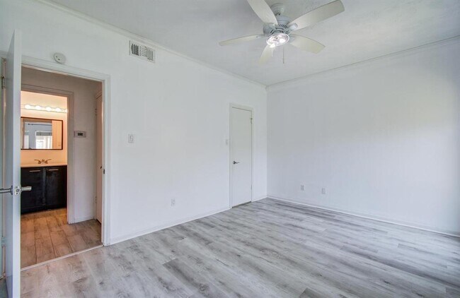 Building Photo - 716 Bering Dr
