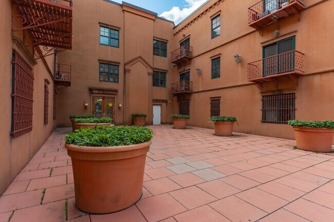 Building Photo - 85 Broadway