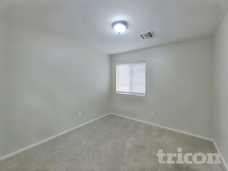 Building Photo - 1491 E Stirrup Ln
