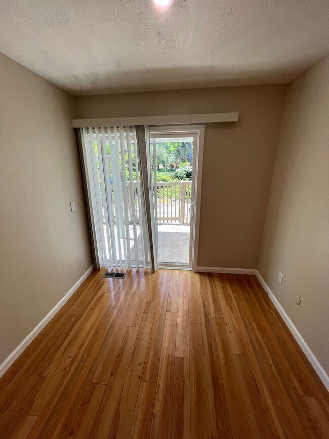 Building Photo - 61 Knolls Ln