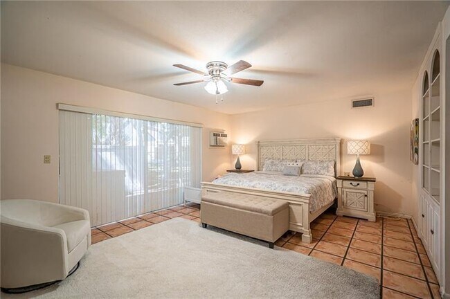 Building Photo - 4620 NE 25th Ave