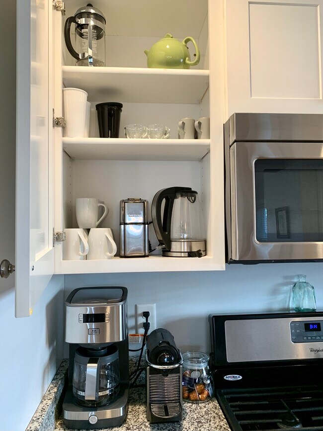 Building Photo - 220 Veranda St