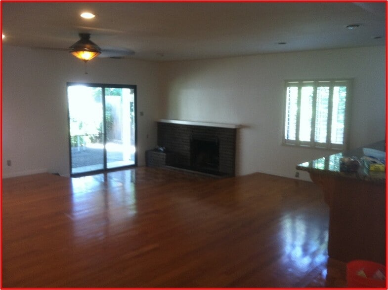 Building Photo - 2940 Naples St