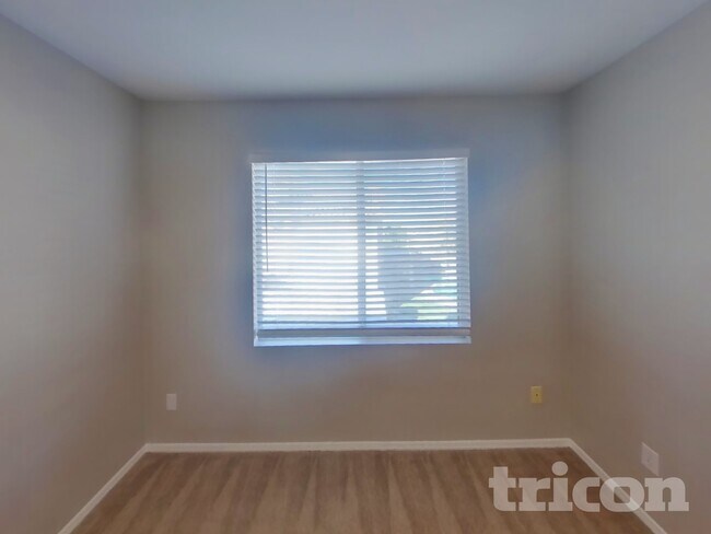 Building Photo - 1980 Golden Shadow Ct