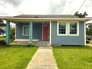 Building Photo - Historic 2-Bed Home in Downtown LC with Original Hardwood Floors and High Ceilings