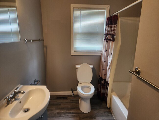 Building Photo - 246-250 Cedar Heights Rd. Circleville, Oh. 43113