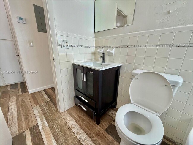 Building Photo - 1821 N 17th Ct