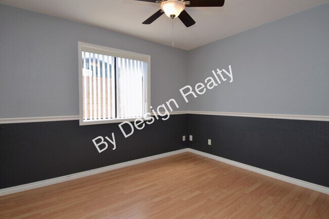 Building Photo - Eastside 3 Bed 2 Bath Gem with 2 Car Garage and Large Private Fenced Yard