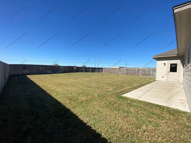 Building Photo - 1242 Lakeway Crossing Dr