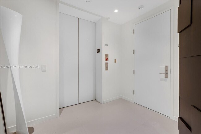 Building Photo - 360 Ocean Dr