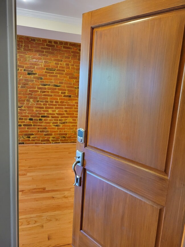Building Photo - 127 Quincy Pl NE