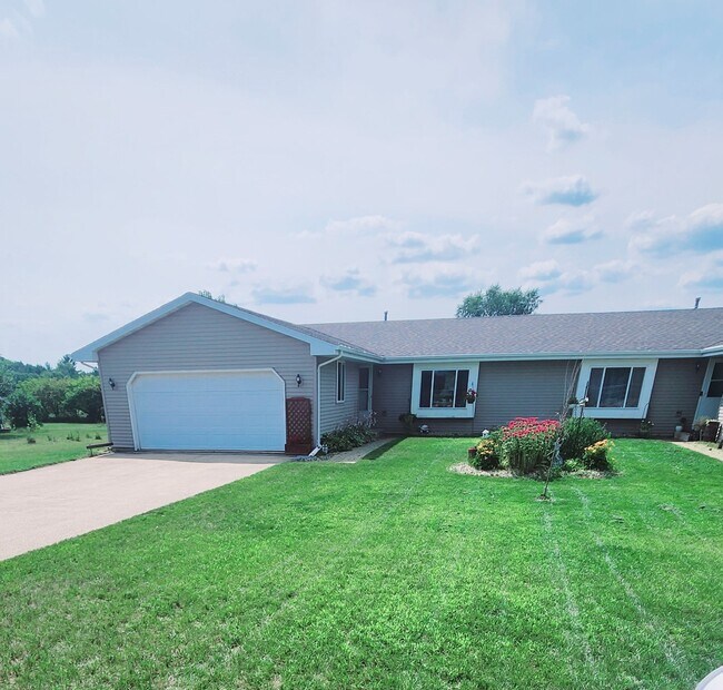 Primary Photo - Townhouse (2 bdrm w/ 2.5 car garage, yard,...