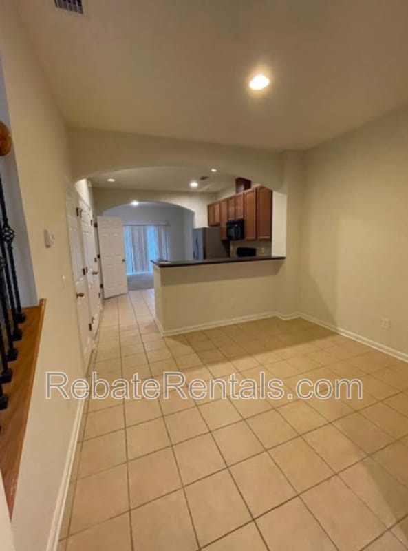 Building Photo - 13026 Sunset Lake Dr