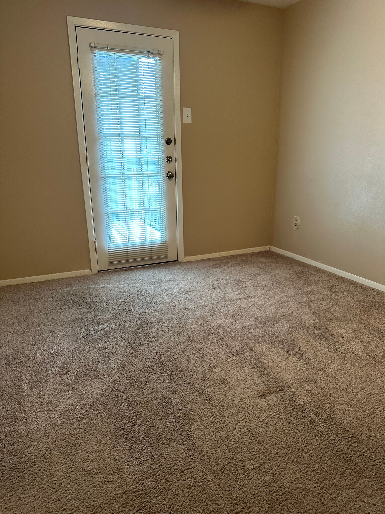 Bedroom w/ balcony - 218 North Texas