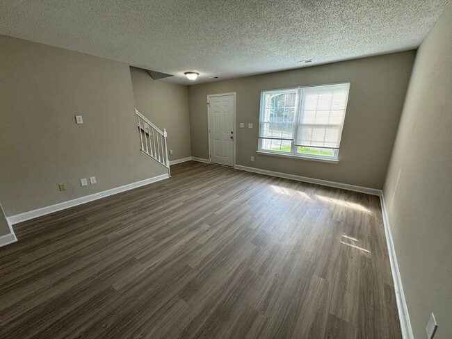 Building Photo - 635 Woodington Ln