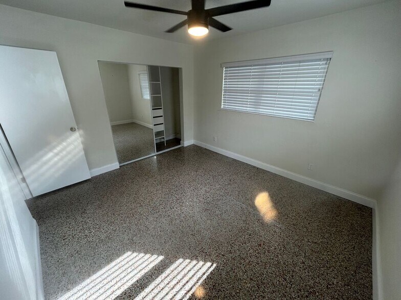 Building Photo - 735 42nd Ave NE