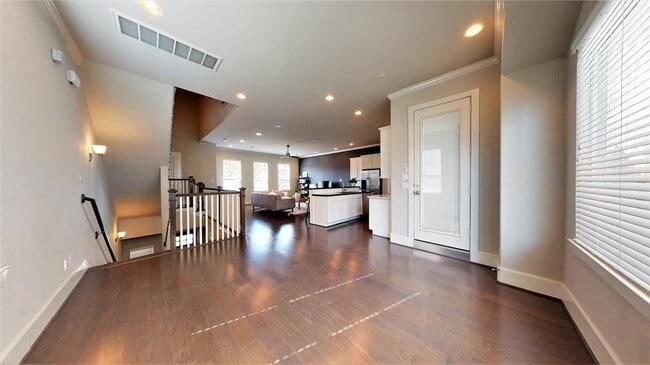 Building Photo - 2724 Rutland St