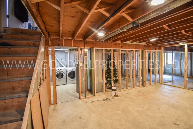 Building Photo - 2 Bedroom 2 Bath Home in Des Moines