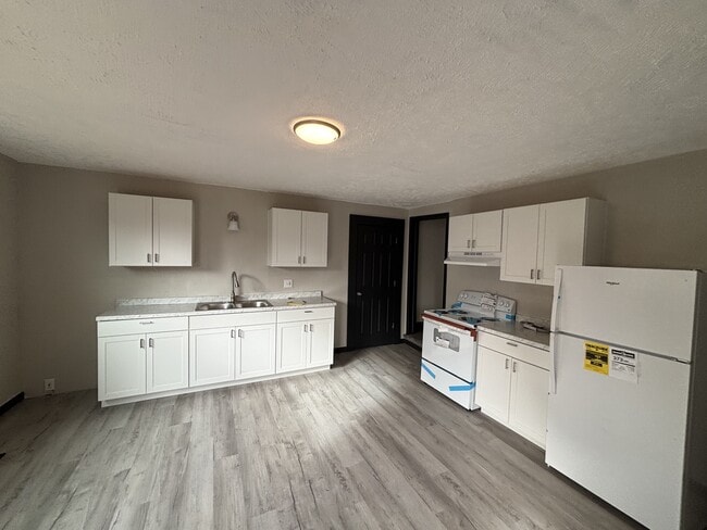 Building Photo - 621 Greenfield Ave SW