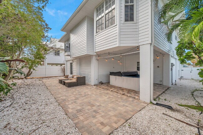 Building Photo - FURNISHED AVAILABLE JANUARY 2026. Beach Re...