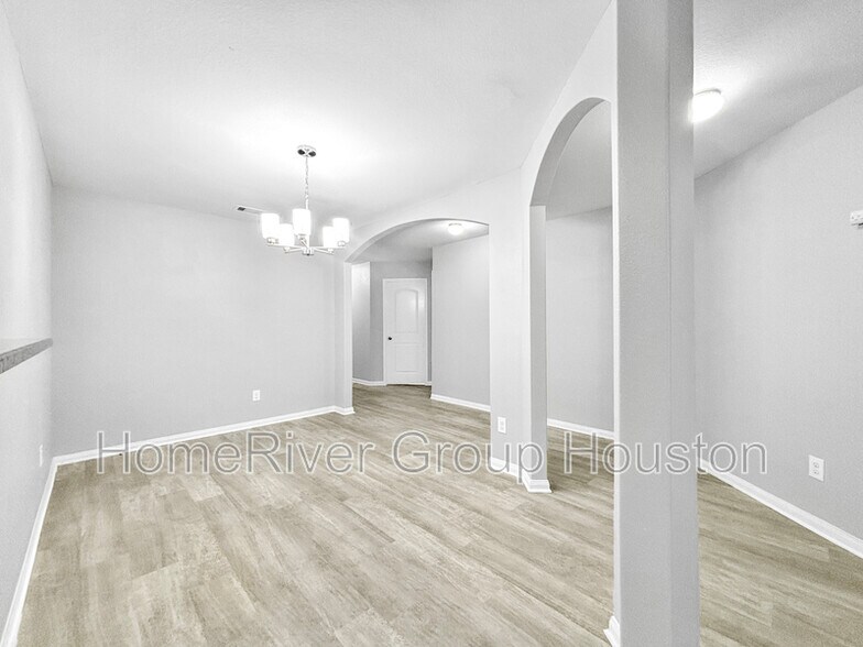 Building Photo - 503 Pedroso Dr