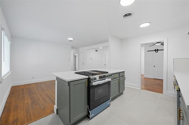 Building Photo - 2251 Hartline Dr
