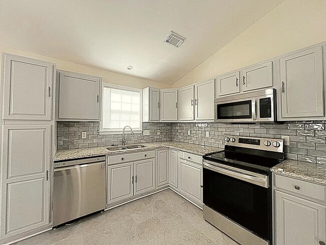 Building Photo - 511 Climbing Rose Ct