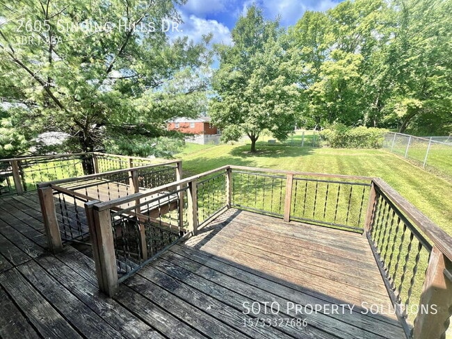 Building Photo - 2605 Singing Hills Dr