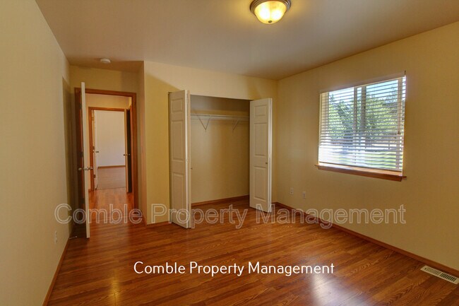 Building Photo - 16115 40th Ave SE