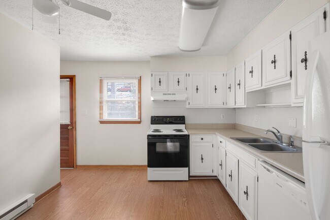 Building Photo - Haw Creek House