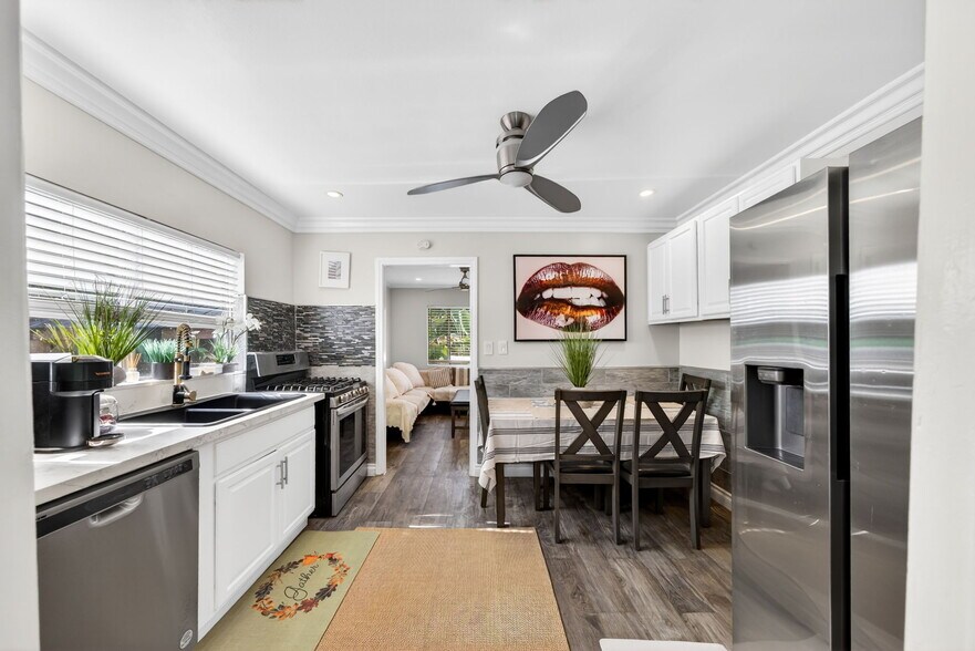 Building Photo - 1200 Tamarind Ave