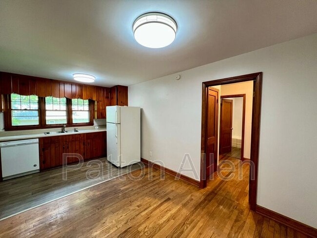 Building Photo - 29 Evergreen Ave