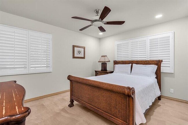 Building Photo - 18 Nurmi Dr
